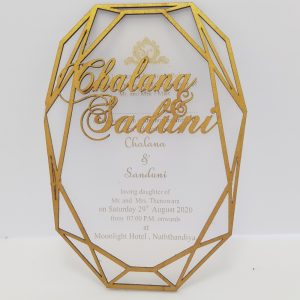"Dazzling diamond-shaped acrylic wedding invitations with personalized names. These unique invitations feature a modern and luxurious design, creating an elegant and unforgettable introduction to your special day."